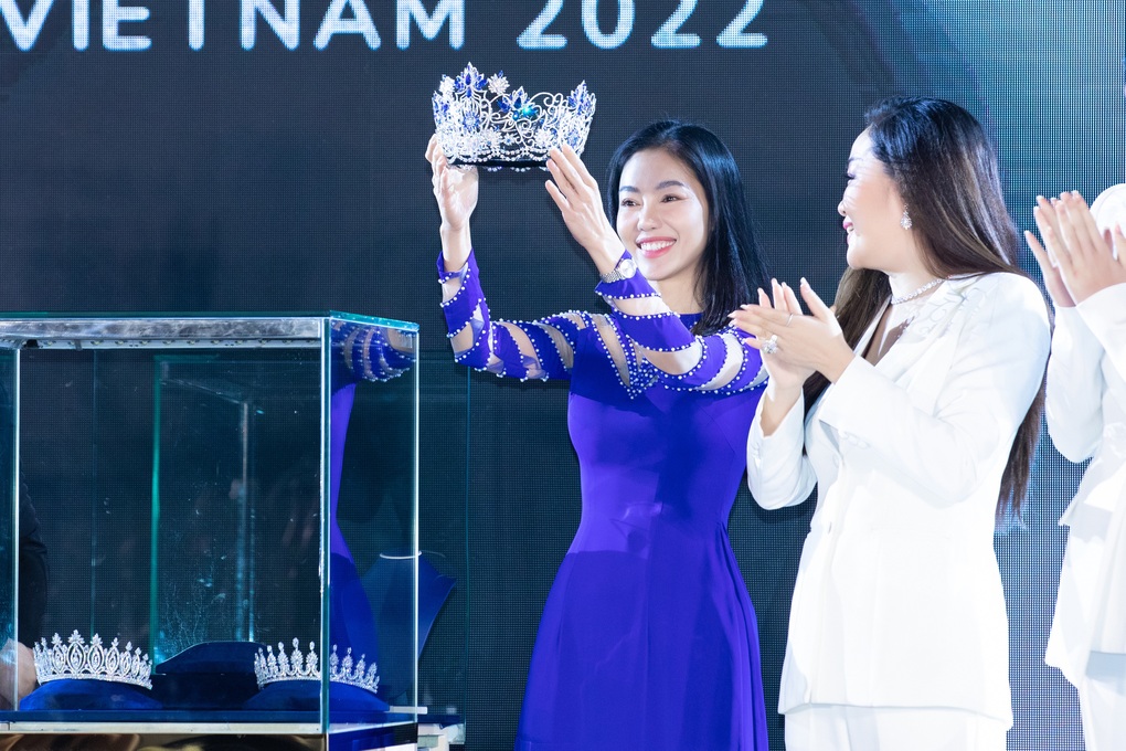 Nam Em catwalk tự tin sau tranh cãi eo kém thon tại Miss World Vietnam - 4 Nam Em catwalk tự tin sau tranh cãi eo kém thon tại Miss World Vietnam - 4