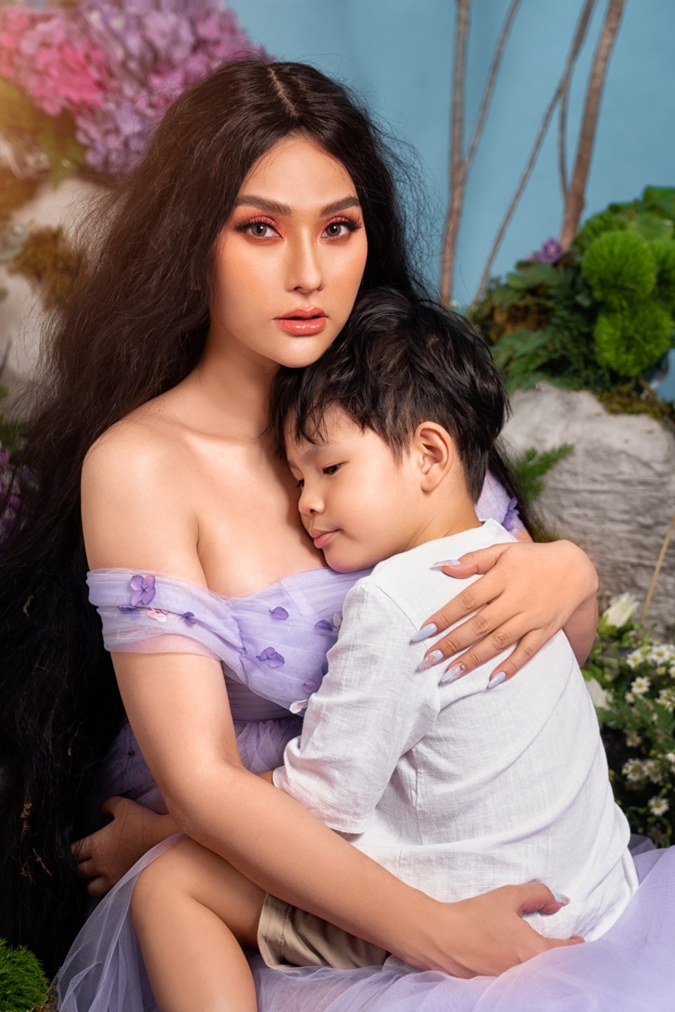 Ca sĩ Thu Thủy bầu vượt mặt vẫn khoe ảnh gợi cảm - 2 Ca sĩ Thu Thủy bầu vượt mặt vẫn khoe ảnh gợi cảm - 2