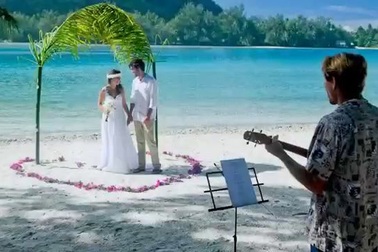 Bộ ảnh cưới đẹp mê hồn của cặp đôi giữa biển khơi