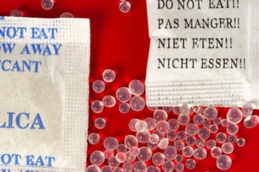 Lý do bạn không nên ném đi gói chống ẩm