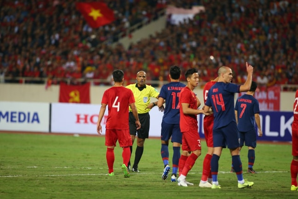 Việt Nam 0-0 Thái Lan: Hai quyết định gây tranh cãi của trọng tài - 1 Việt Nam 0-0 Thái Lan: Hai quyết định gây tranh cãi của trọng tài - 1