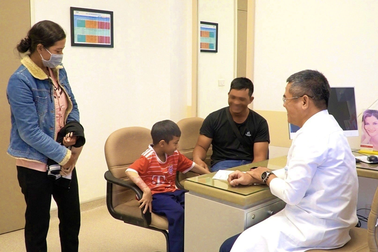 Phẫu thuật phục hồi chức năng cho cánh tay bé trai 6 tuổi bị bỏng