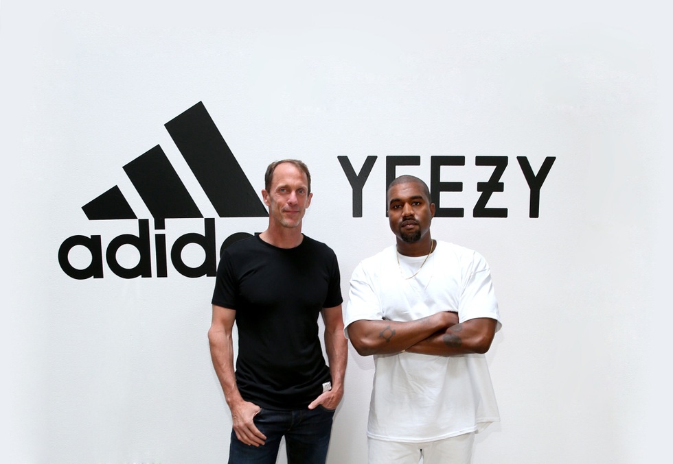 Hàng triệu đôi giày chỏng chơ trong kho và bí mật về khủng hoảng của Adidas