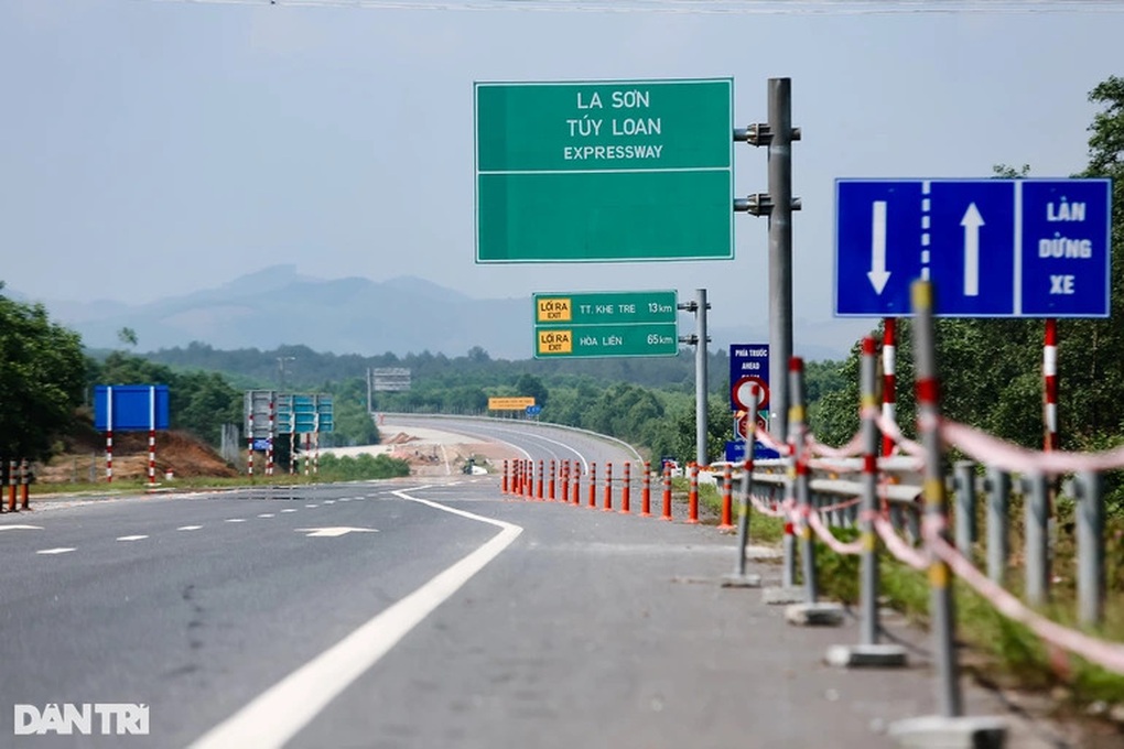 Tư vấn vay làm đoạn La Sơn - Túy Loan: Bị đơn buộc phải trả hơn 300 tỷ đồng - 1 Tư vấn vay làm đoạn La Sơn - Túy Loan: Bị đơn buộc phải trả hơn 300 tỷ đồng - 1