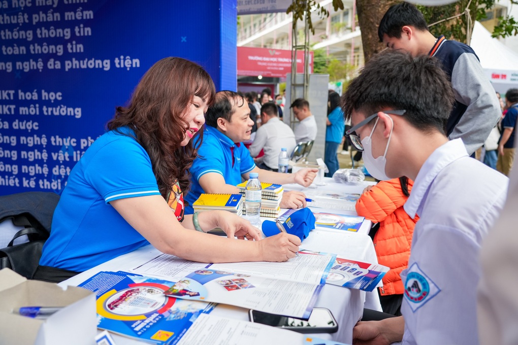 Trúng tuyển sớm chưa chắc suất giành tấm vé vào đại học - 1