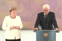 Thủ tướng Đức Merkel run bần bật lần thứ 2 chỉ trong hơn một tuần