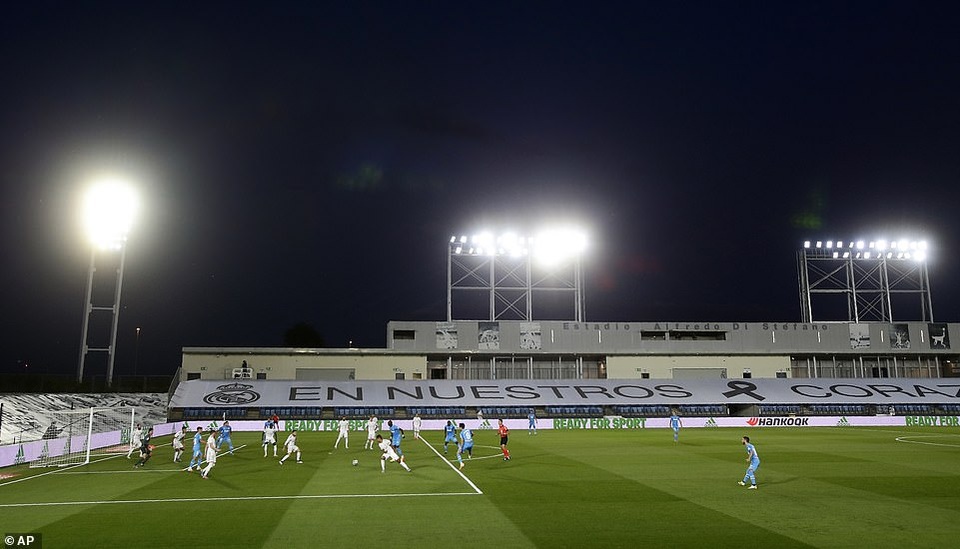 Thắng đậm Valencia, Real Madrid gây áp lực lên Barcelona - 2 Thắng đậm Valencia, Real Madrid gây áp lực lên Barcelona - 2