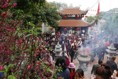 Suy ngẫm từ chuyện cấm hát quan họ ngửa nón nhận tiền