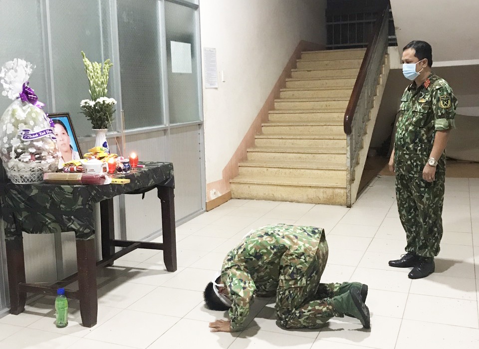 Mẹ mất đột ngột, chiến sĩ nén đau thương ở đơn vị làm nhiệm vụ chống dịch - 1 Mẹ mất đột ngột, chiến sĩ nén đau thương ở đơn vị làm nhiệm vụ chống dịch - 1