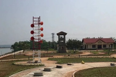 Dỡ bỏ giàn loa sặc sỡ mới được phục dựng ở di tích Hiền Lương