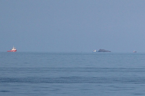 Chưa thể trục vớt các vật thể nghi của 2 máy bay mất tích