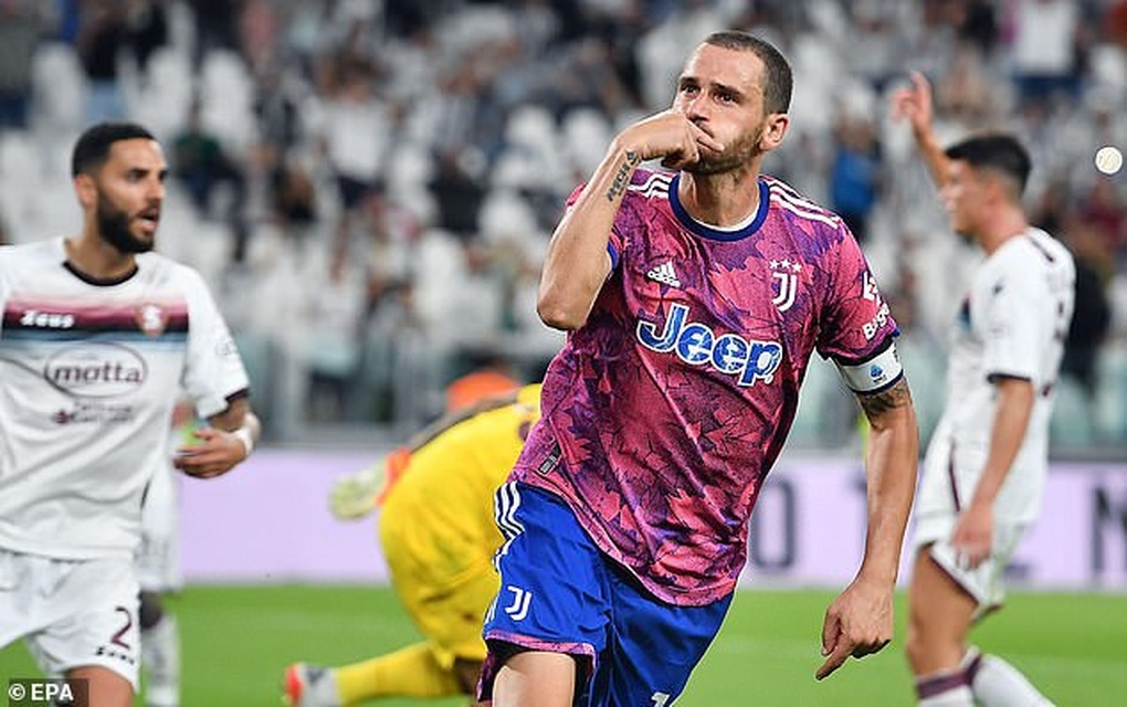 Juventus thoát thua kịch tính trong trận cầu 4 thẻ đỏ - 2 Juventus thoát thua kịch tính trong trận cầu 4 thẻ đỏ - 2
