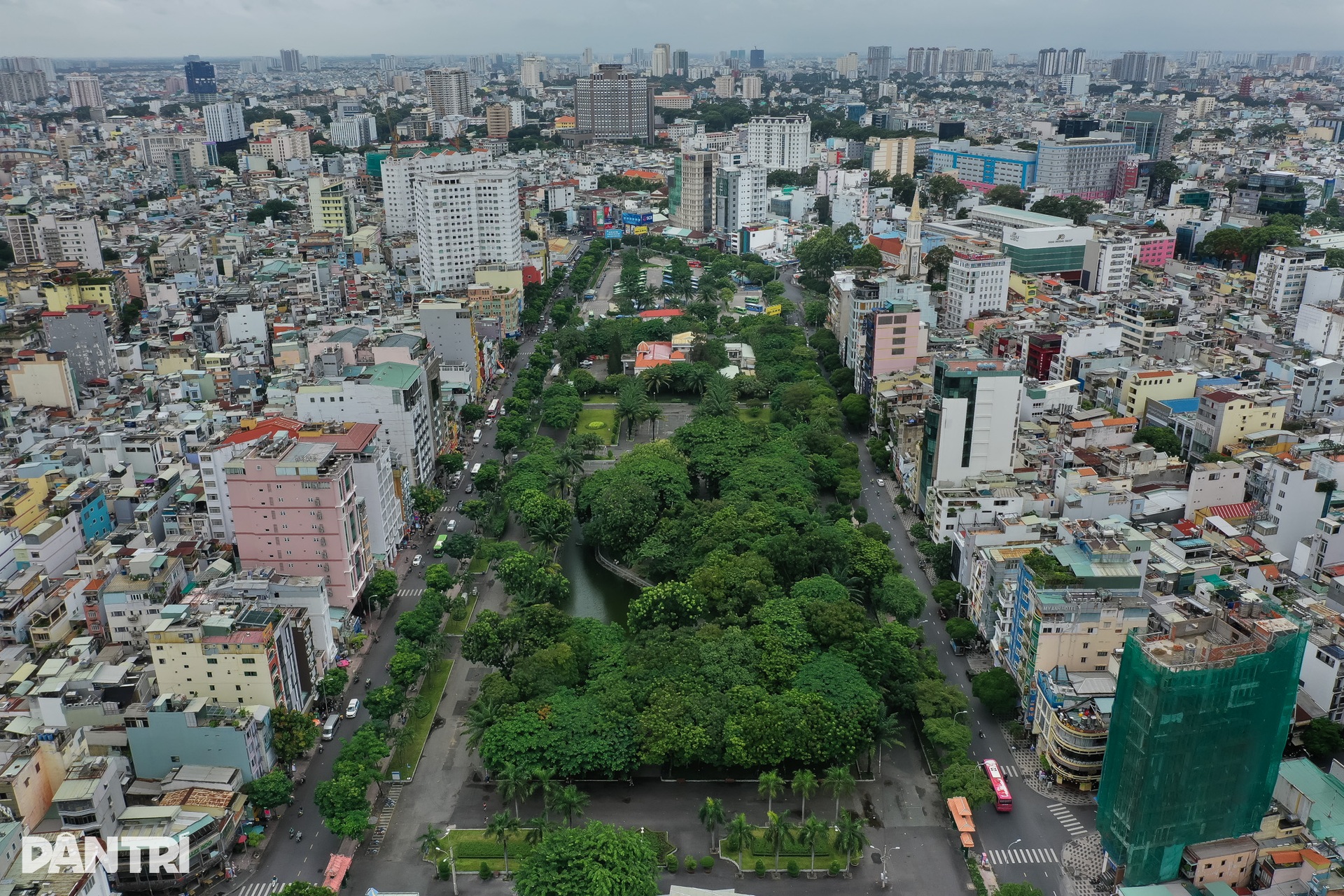 Cảnh nhếch nhác ở công viên giữa trung tâm TPHCM - 9 Cảnh nhếch nhác ở công viên giữa trung tâm TPHCM - 9