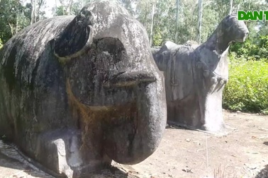 Kỳ lạ "dòng lệ" của voi đá ở kinh đô Vạn Lại - Yên Trường