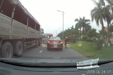 Thêm một bài học đáng nhớ về điểm mù xe tải