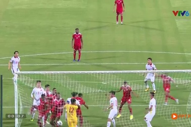 Bàn thắng của Oman và lưới Việt Nam từ pha đá phạt góc