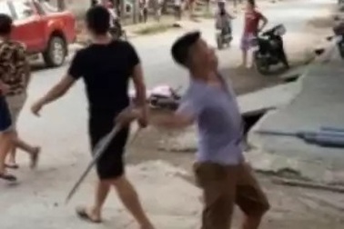 Dùng tuýp sắt truy sát đối phương, bị đánh lại tử vong
