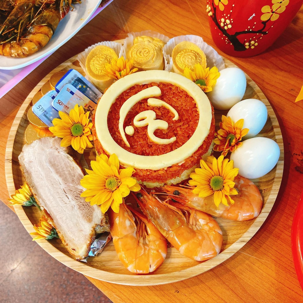 Mâm cúng Thần Tài tiền triệu ngập tôm, cua khủng, nhà giàu mạnh tay mua lễ - 3 Mâm cúng Thần Tài tiền triệu ngập tôm, cua khủng, nhà giàu mạnh tay mua lễ - 3