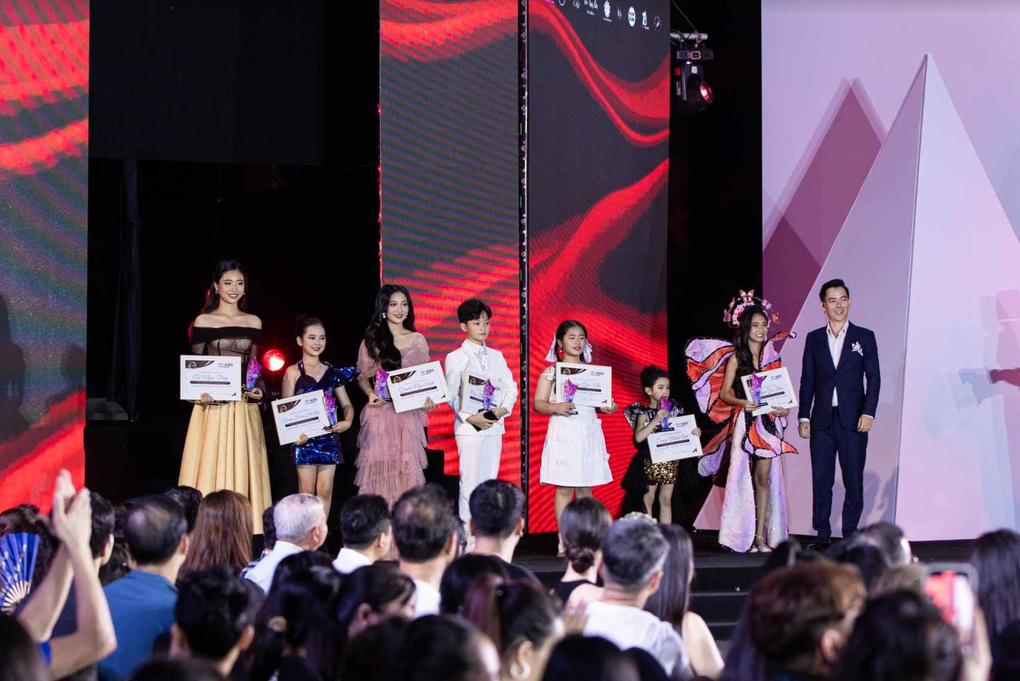 Siêu mẫu nhí Phong Thiên nhận giải thưởng Star Kid International 2023 - 3