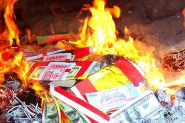 Giàu như công ty vàng mã: Cổ đông mát mặt nhận tiền