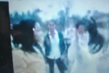 Nữ sinh đánh bạn bầm dập rồi tung clip