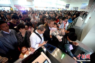 "Nghẹt thở" trước cảnh hàng trăm triệu người Trung Quốc cùng đổ xô đi du lịch