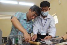 Phú Yên: Thầy giáo trường nghề sáng chế máy trợ thở