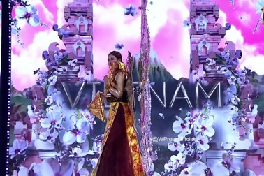 Đoàn Thiên Ân trình diễn trang phục dân tộc tại Miss Grand International