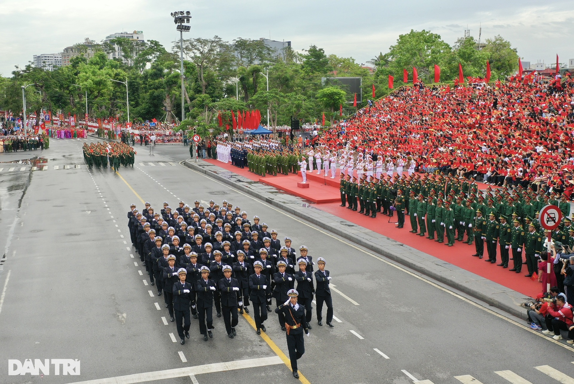 Những hình ảnh ấn tượng tại lễ kỷ niệm 70 năm Giải phóng Hải Phòng - 13