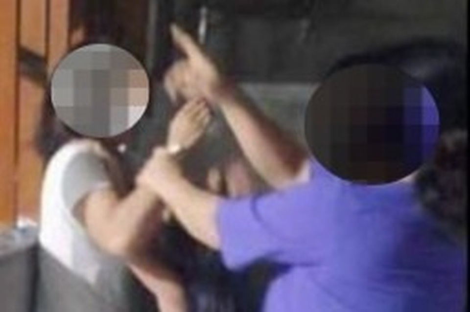 5 người lẻn vào khu đang bị phong tỏa để... đánh ghen - 2 5 người lẻn vào khu đang bị phong tỏa để... đánh ghen - 2