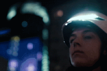 Apple bất ngờ bán mũ bảo hiểm thông minh, tích hợp đèn cảnh báo