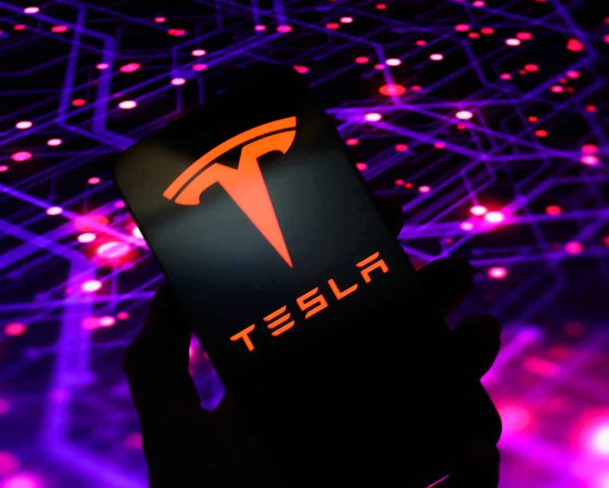Elon Musk đánh úp thị trường năng lượng Anh, Tesla từ bán xe sang bán điện - 2