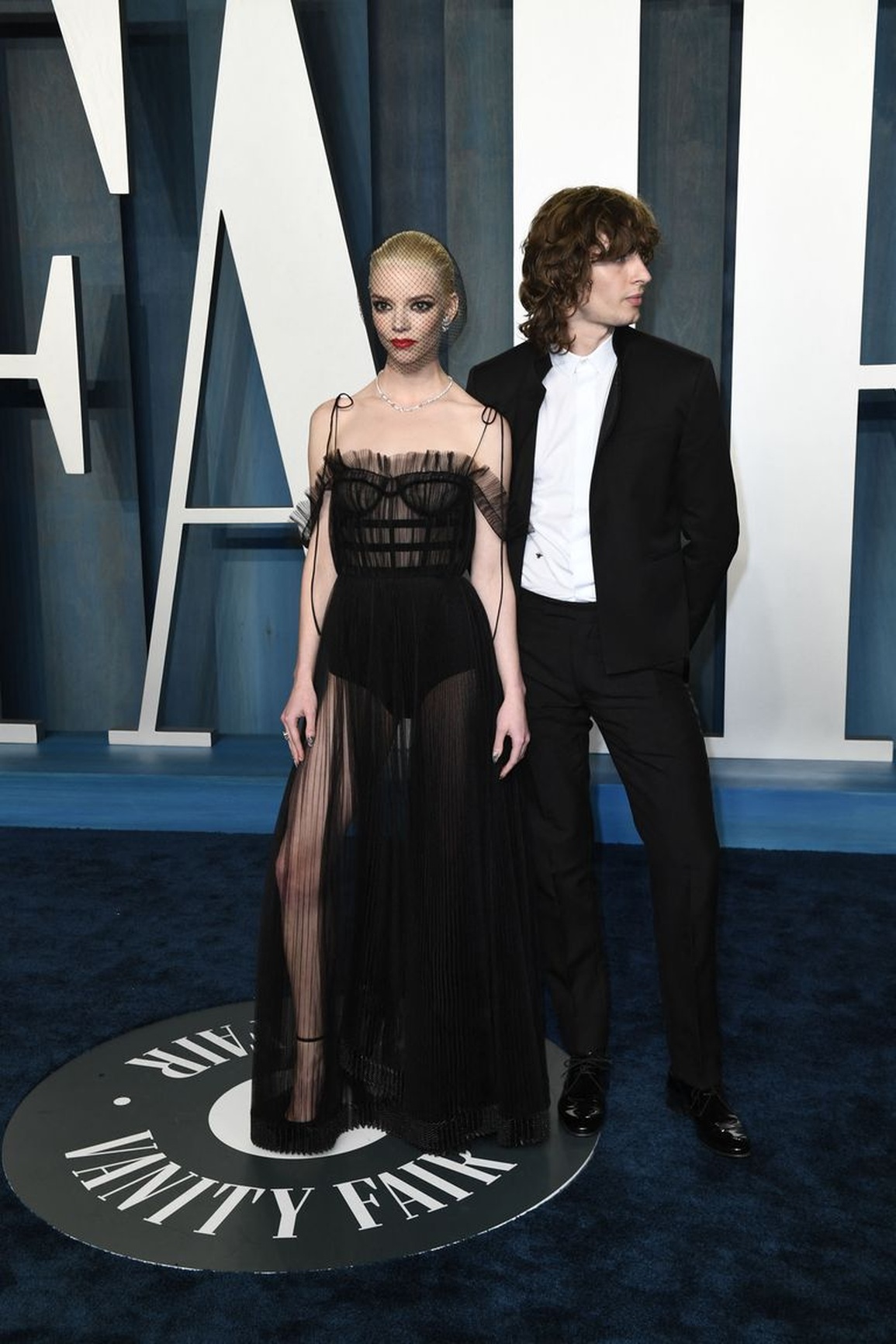 Người đẹp giành giải Oscar Ariana DeBose dự tiệc cùng bạn gái - 5 Người đẹp giành giải Oscar Ariana DeBose dự tiệc cùng bạn gái - 5