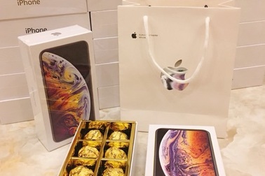Thanh niên chơi lớn, mua 99 hộp socola “iPhone XS Max” tặng bạn gái ngày 8/3