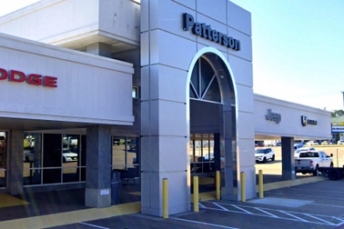 Đột nhập đại lý ô tô, người đàn ông phải tự gọi cầu xin cảnh sát đến cứu