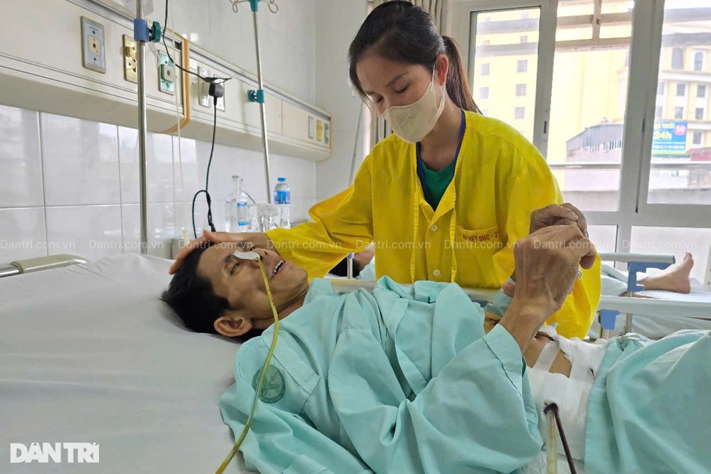 Người bố 3 con suy kiệt sau 4 lần mổ, bác sĩ kêu gọi cộng đồng cứu giúp - 4 Người bố 3 con suy kiệt sau 4 lần mổ, bác sĩ kêu gọi cộng đồng cứu giúp - 4