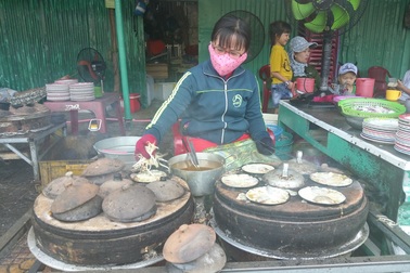 Bánh xèo, bánh căn Ninh Thuận hút khách Sài Gòn dịp Tết