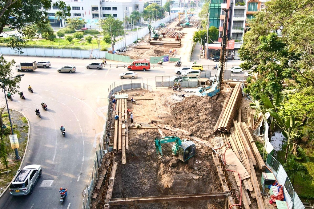 Lắp 2 cầu vượt tạm ở cửa ngõ Tân Sơn Nhất - 1 Lắp 2 cầu vượt tạm ở cửa ngõ Tân Sơn Nhất - 1
