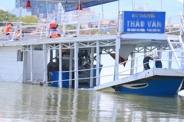 Vụ lật tàu trên sông Hàn: Khiển trách Phó Giám đốc Sở GTVT