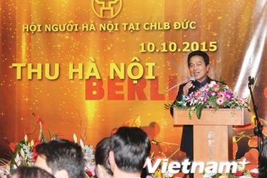 Ấm áp "Thu Hà Nội" của những người con thủ đô sống tại Đức