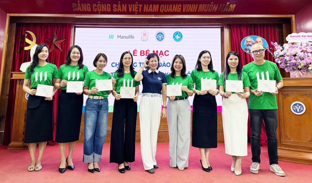 Manulife organisiert ein Programm zur Verbesserung des Wissens von Beratern über die öffentliche Gesundheit - 2 Manulife tổ chức chương trình nâng cao kiến thức y tế cộng đồng cho tư vấn viên - 2