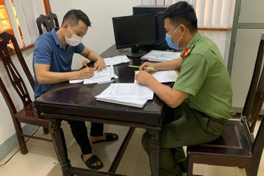 Liều mình "thông chốt", tài xế xe tải bị phạt 2 triệu đồng