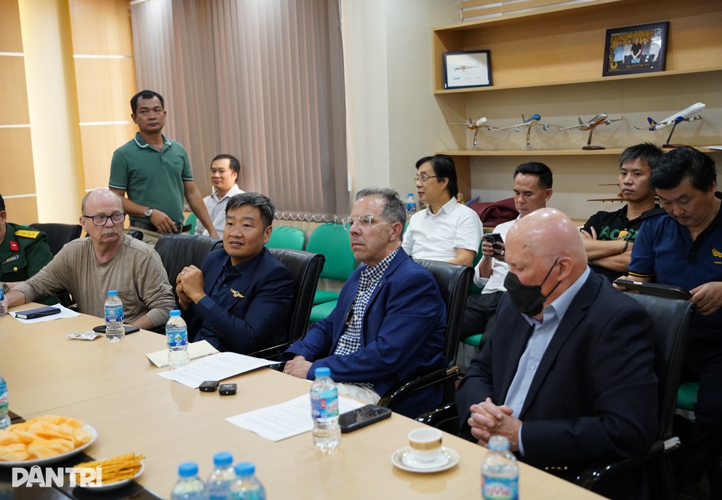 Cựu binh phi công Việt - Mỹ gặp gỡ tại TPHCM - 2 Cựu binh phi công Việt - Mỹ gặp gỡ tại TPHCM - 2