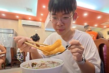 4 ngày thử 10 quán phở Hà Nội, khách Đài Loan "đổ" vì bát phở 50.000 đồng