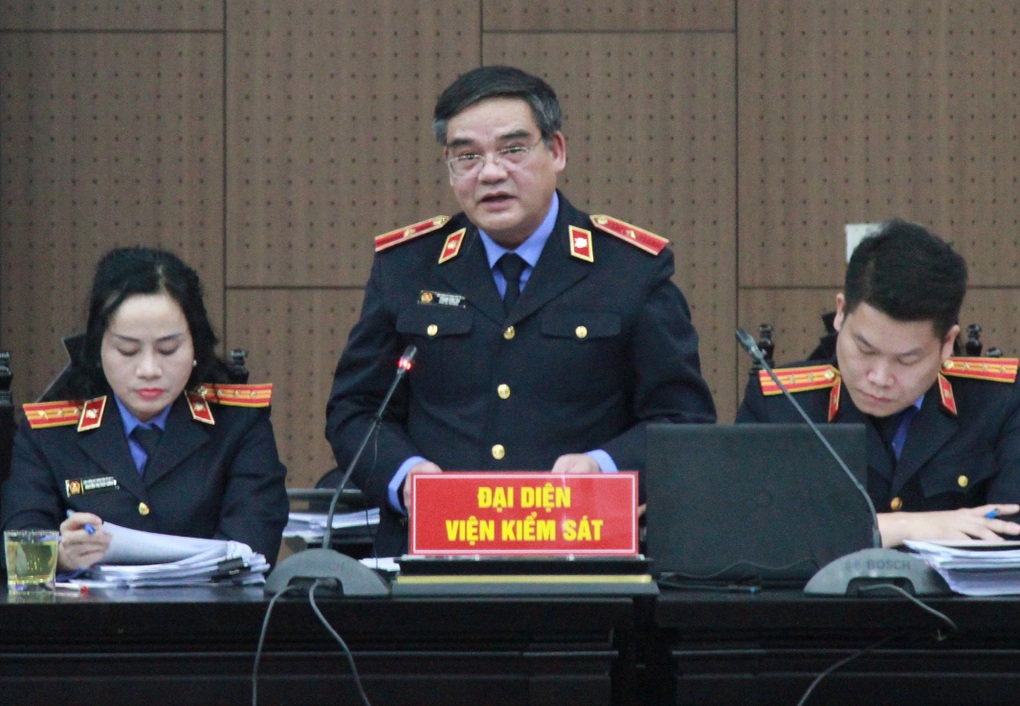 Vụ AIC: VKS đối đáp về đề nghị gỡ lệnh truy nã với các bị cáo đang bỏ trốn - 1 Vụ AIC: VKS đối đáp về đề nghị gỡ lệnh truy nã với các bị cáo đang bỏ trốn - 1