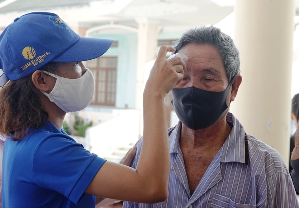 Vượt biển tuyên truyền phòng chống Covid-19 cho người dân xã đảo - 4 Vượt biển tuyên truyền phòng chống Covid-19 cho người dân xã đảo - 4