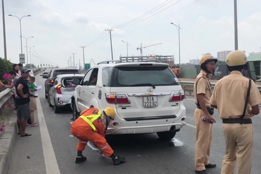 Tai nạn liên hoàn giữa 9 xe trên cao tốc, giao thông cửa ngõ Sài Gòn kẹt cứng