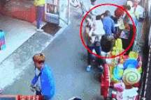 Clip “bé trai 6 tuổi bị bắt cóc ngay giữa ban ngày” khiến dân mạng ngỡ ngàng