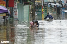 Nhiều khu dân cư ở Hà Nam vẫn ngập sâu khi nước sông Đáy dâng cao