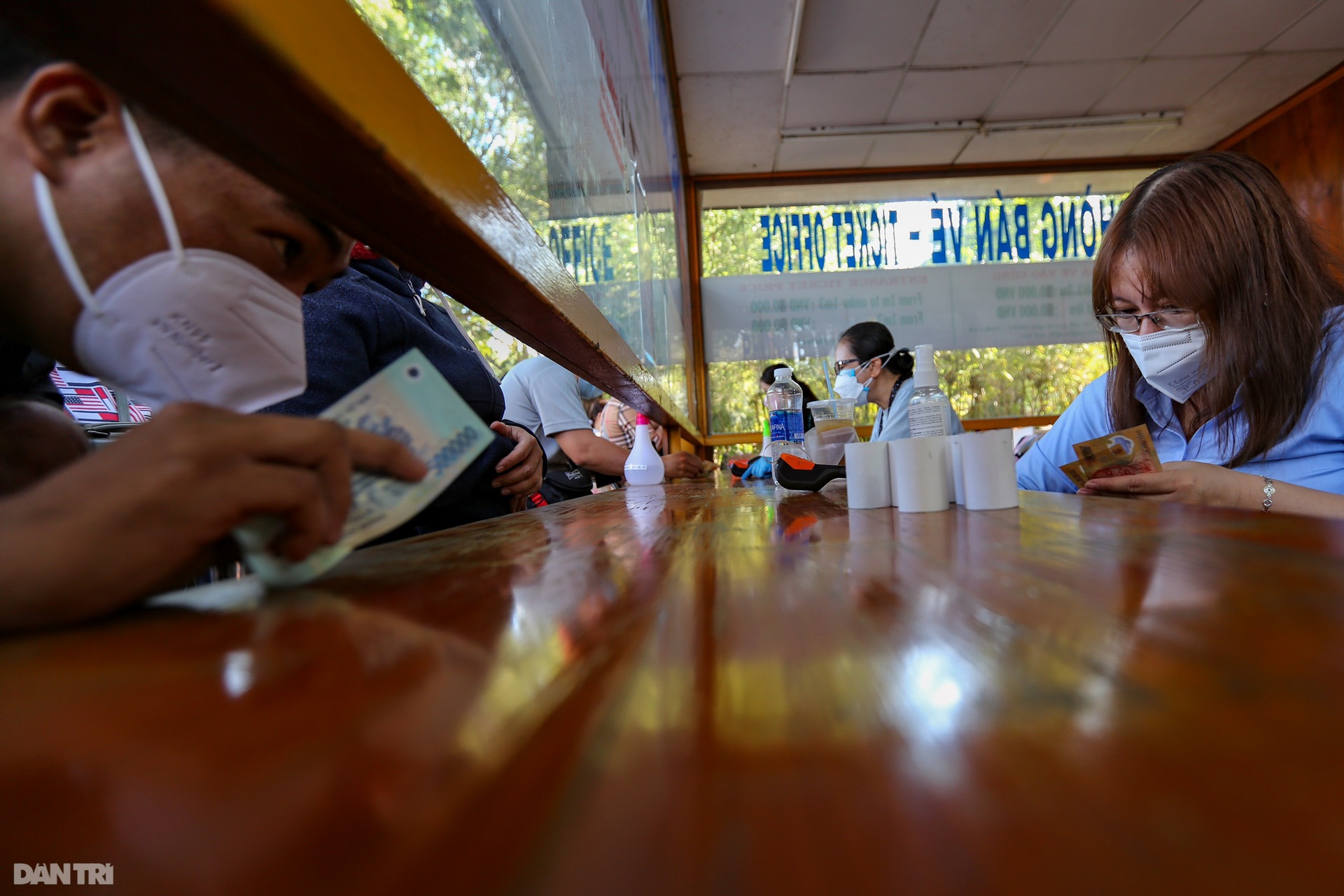 Hàng chục nghìn du khách tham quan, cắm trại ở Thảo cầm viên Sài Gòn - 2